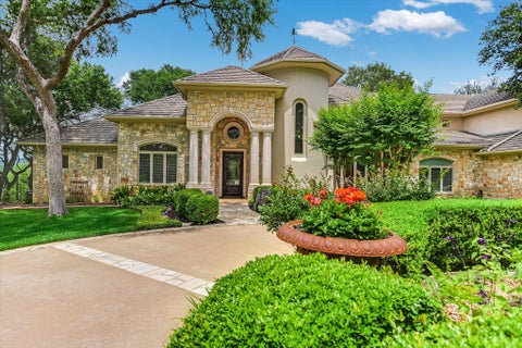 Photo of 4646 Rockcliff RD, Austin, TX 78746 (MLS # 7001837)