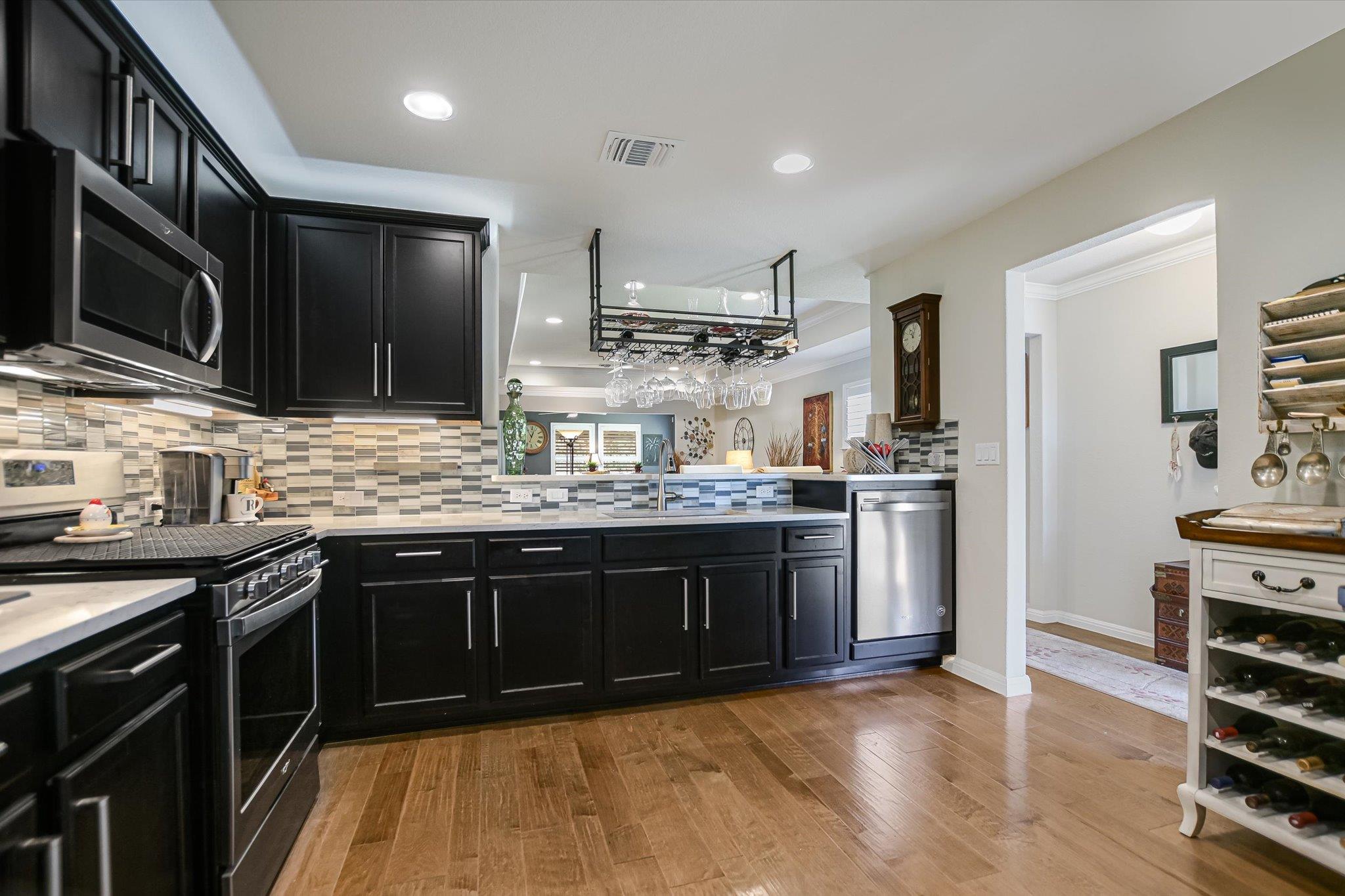 200 Comal LN
