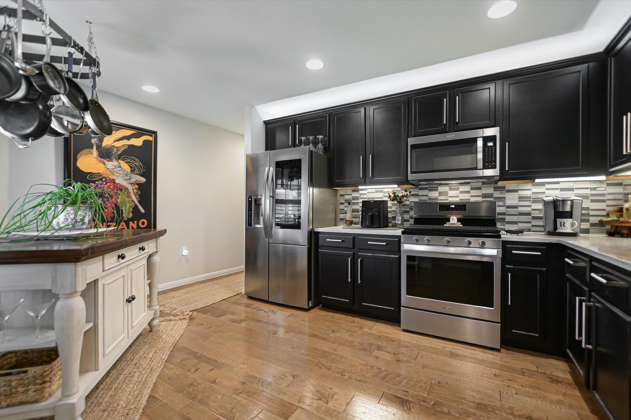 200 Comal LN