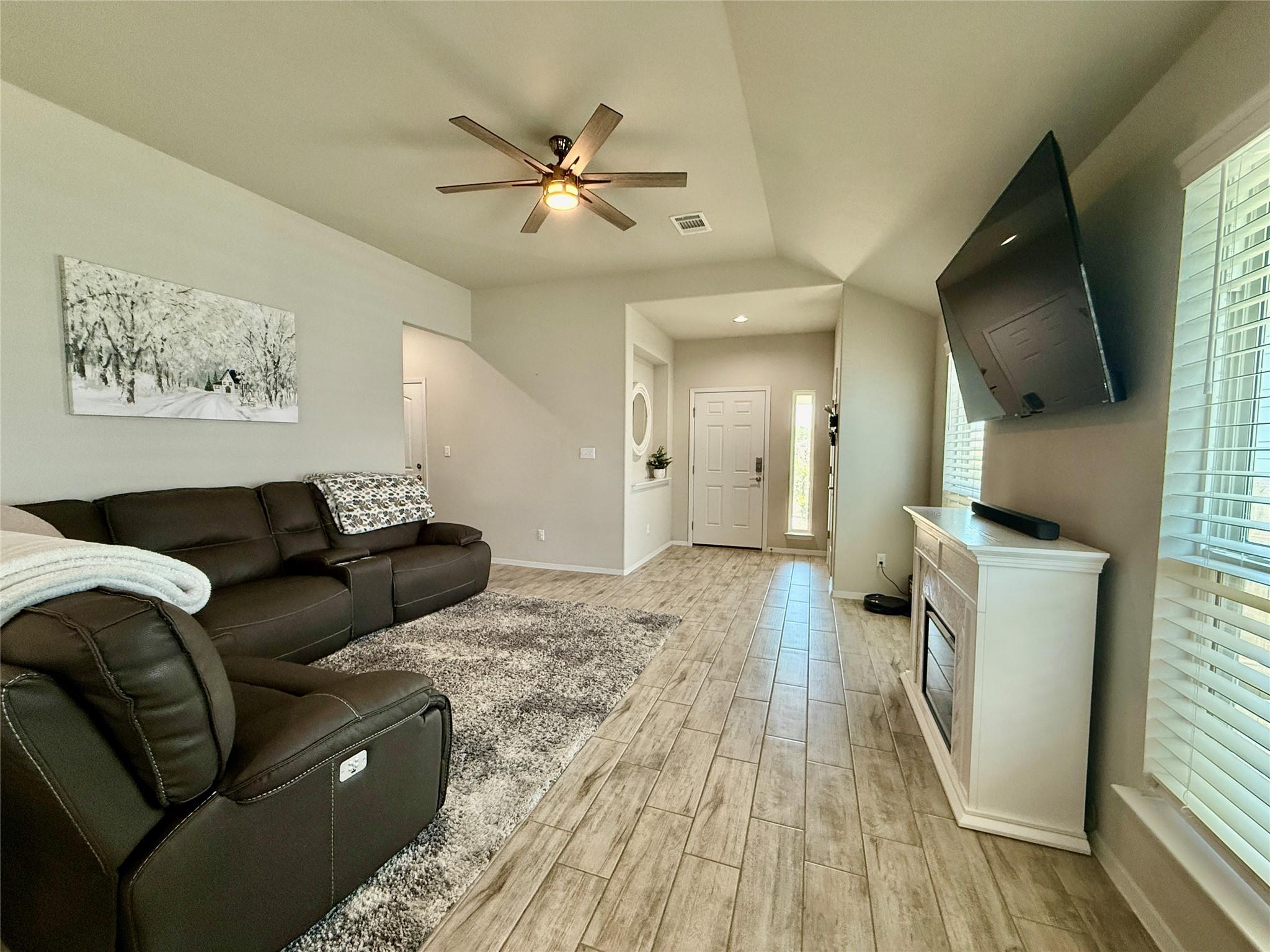 144 Riverhill DR