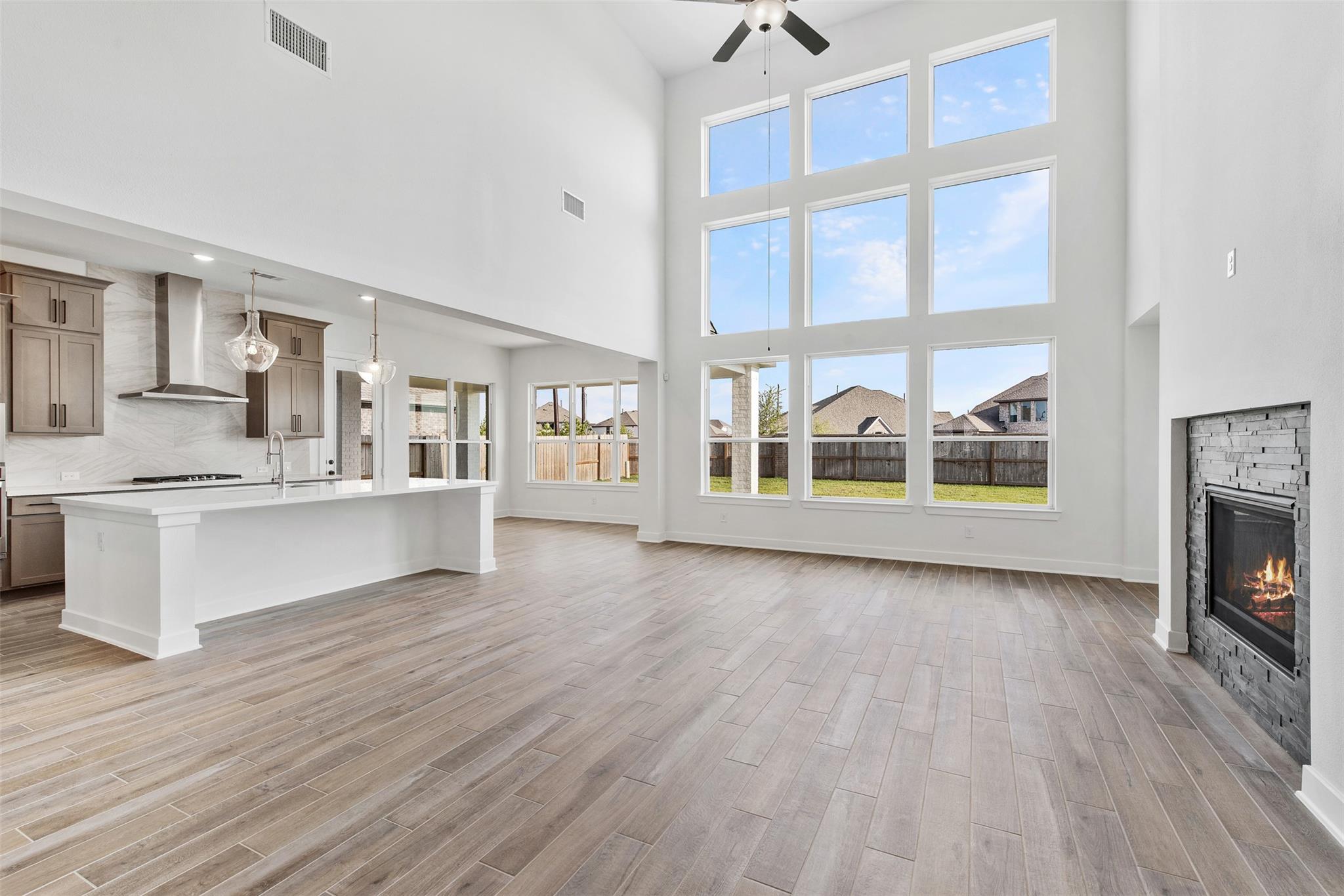 7425 Desert Needle DR