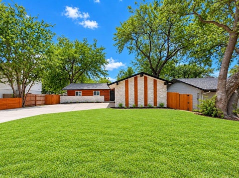 Photo of 6907 Tulane DR, Austin, TX 78723 (MLS # 6299700)