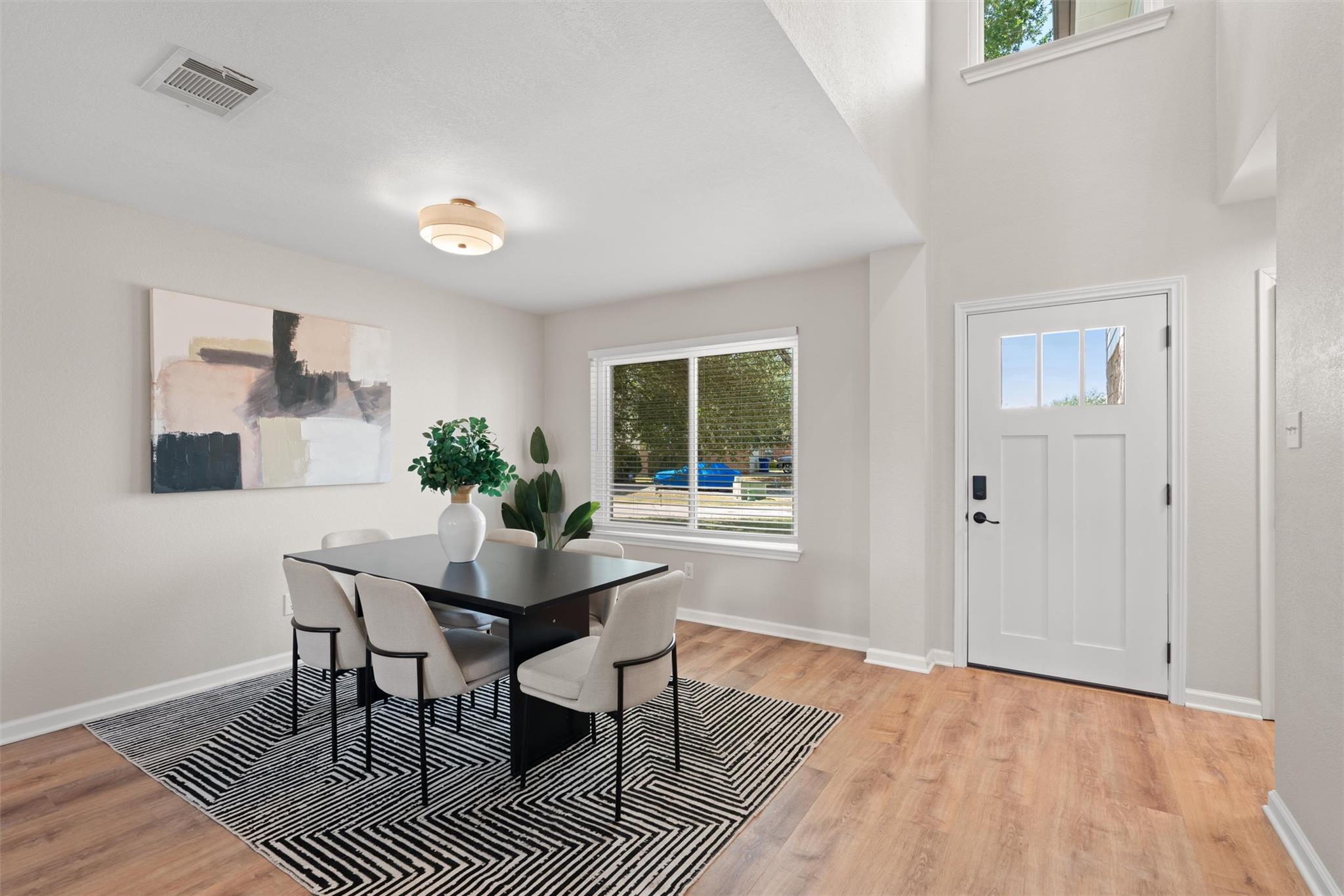 724 Lavaca LOOP