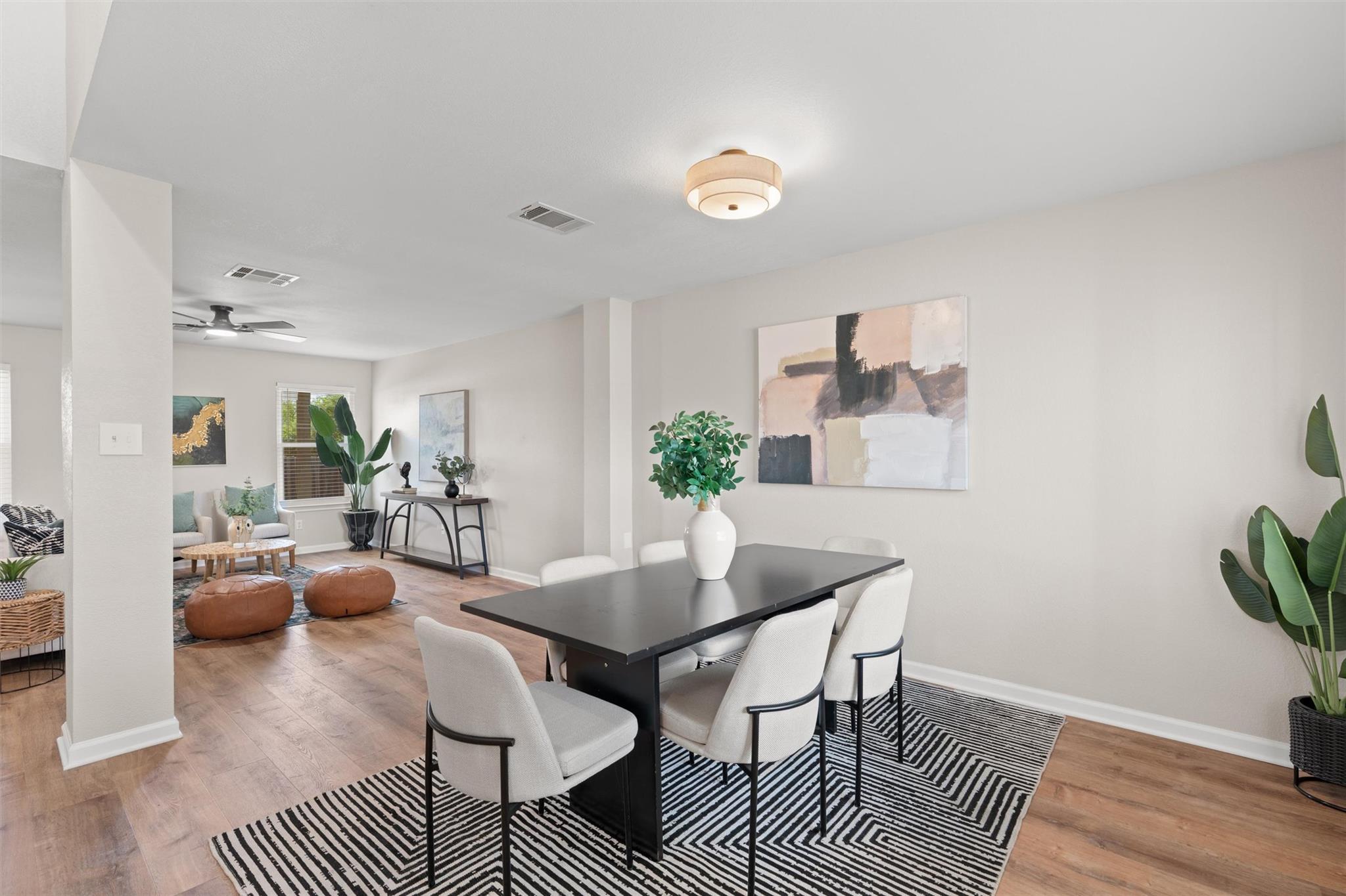 724 Lavaca LOOP