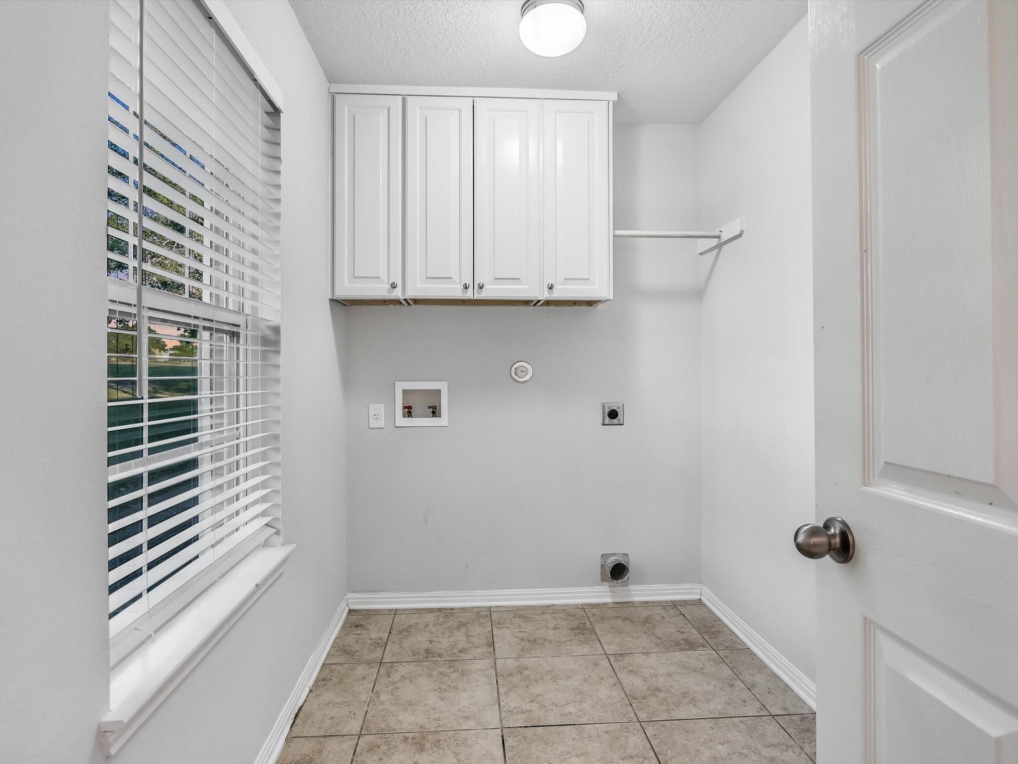 Marble Falls, Texas 78654, United States, 3 Bedrooms Bedrooms, ,2 BathroomsBathrooms,Residential,Pending,42756