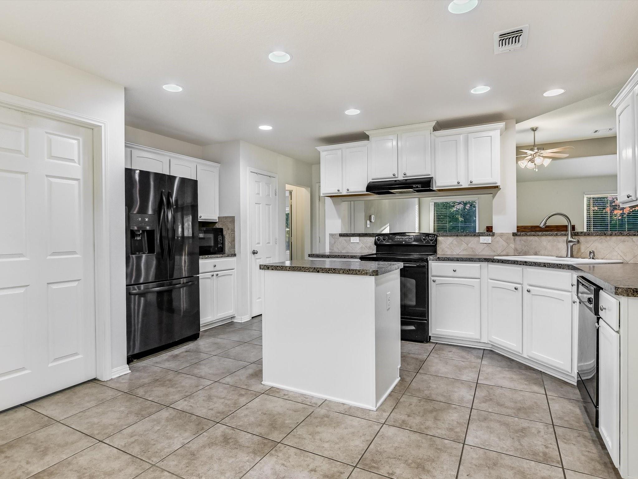 Marble Falls, Texas 78654, United States, 3 Bedrooms Bedrooms, ,2 BathroomsBathrooms,Residential,Pending,42756