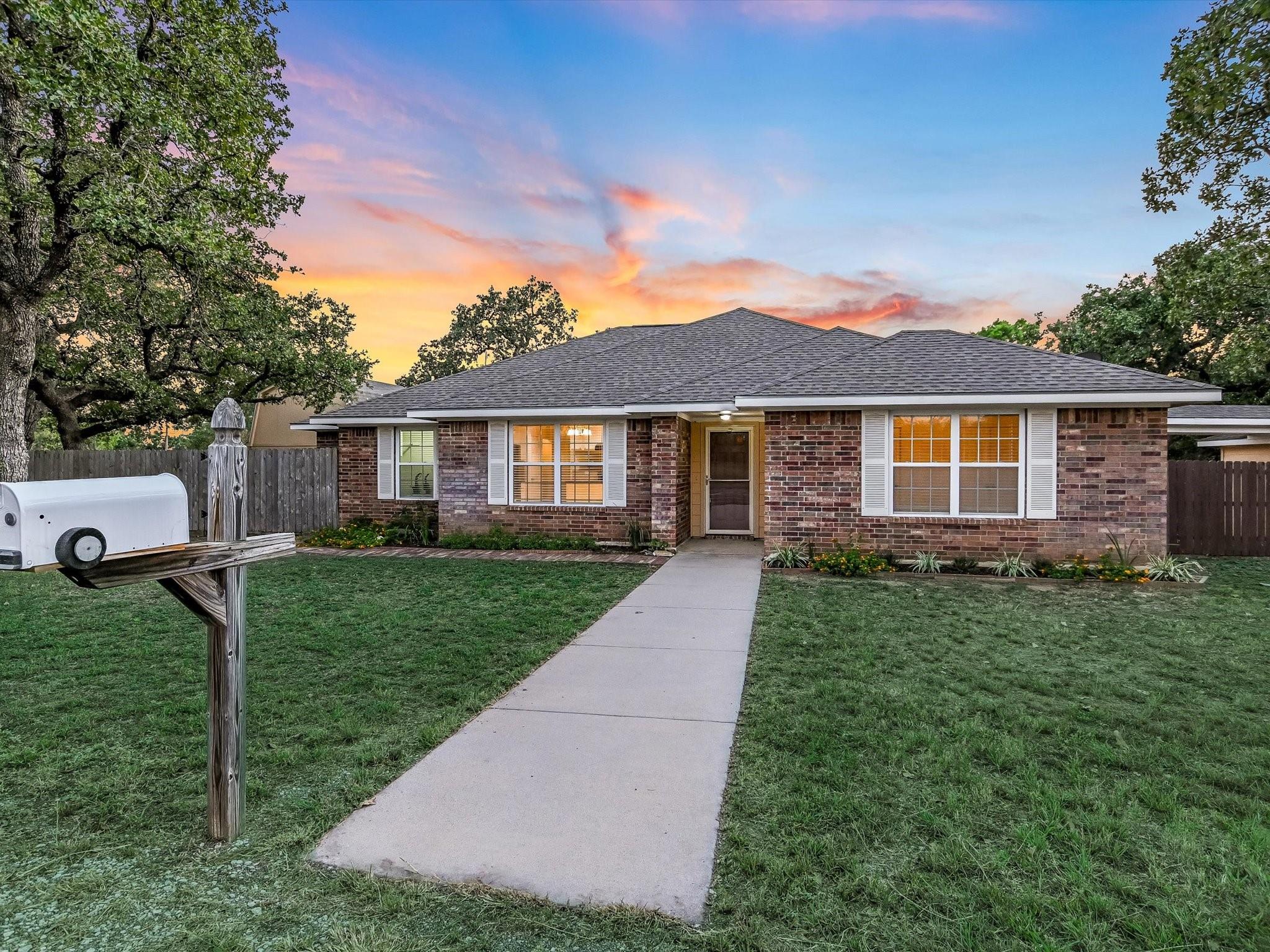 Marble Falls, Texas 78654, United States, 3 Bedrooms Bedrooms, ,2 BathroomsBathrooms,Residential,Pending,42756