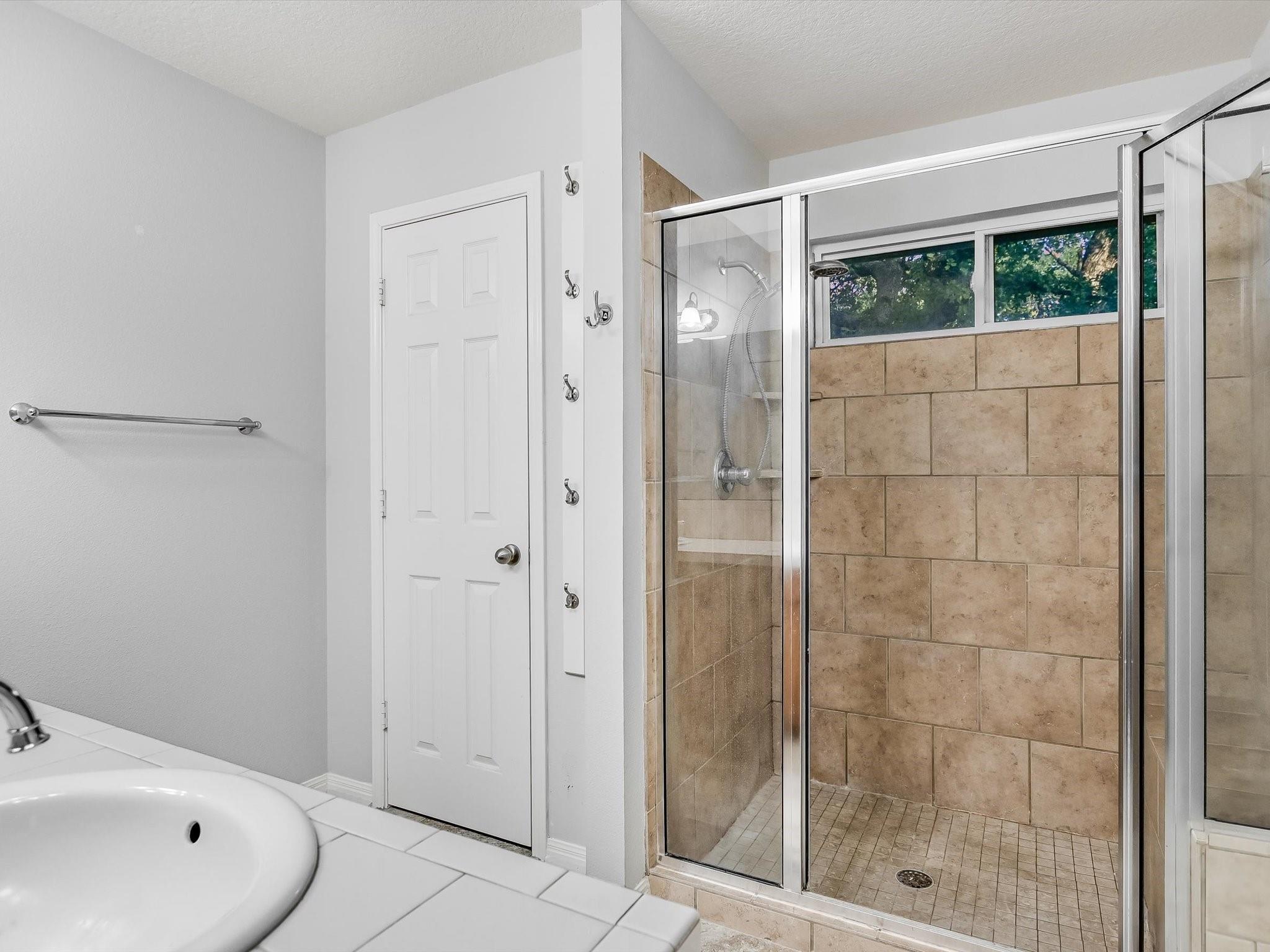 Marble Falls, Texas 78654, United States, 3 Bedrooms Bedrooms, ,2 BathroomsBathrooms,Residential,Pending,42756