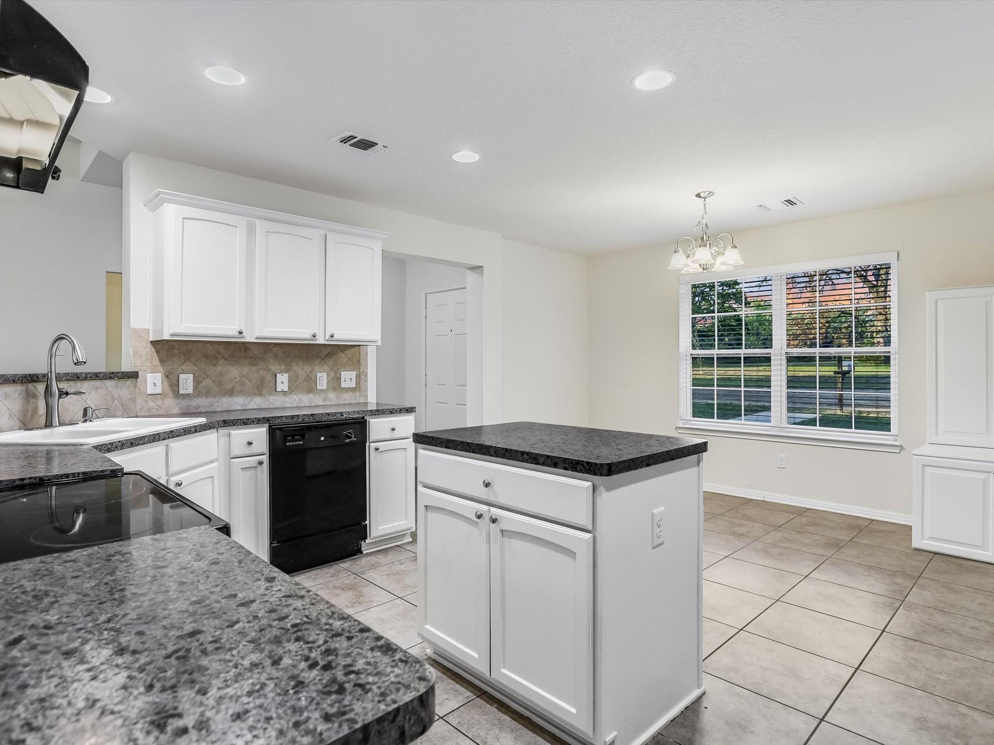 Marble Falls, Texas 78654, United States, 3 Bedrooms Bedrooms, ,2 BathroomsBathrooms,Residential,Pending,42756