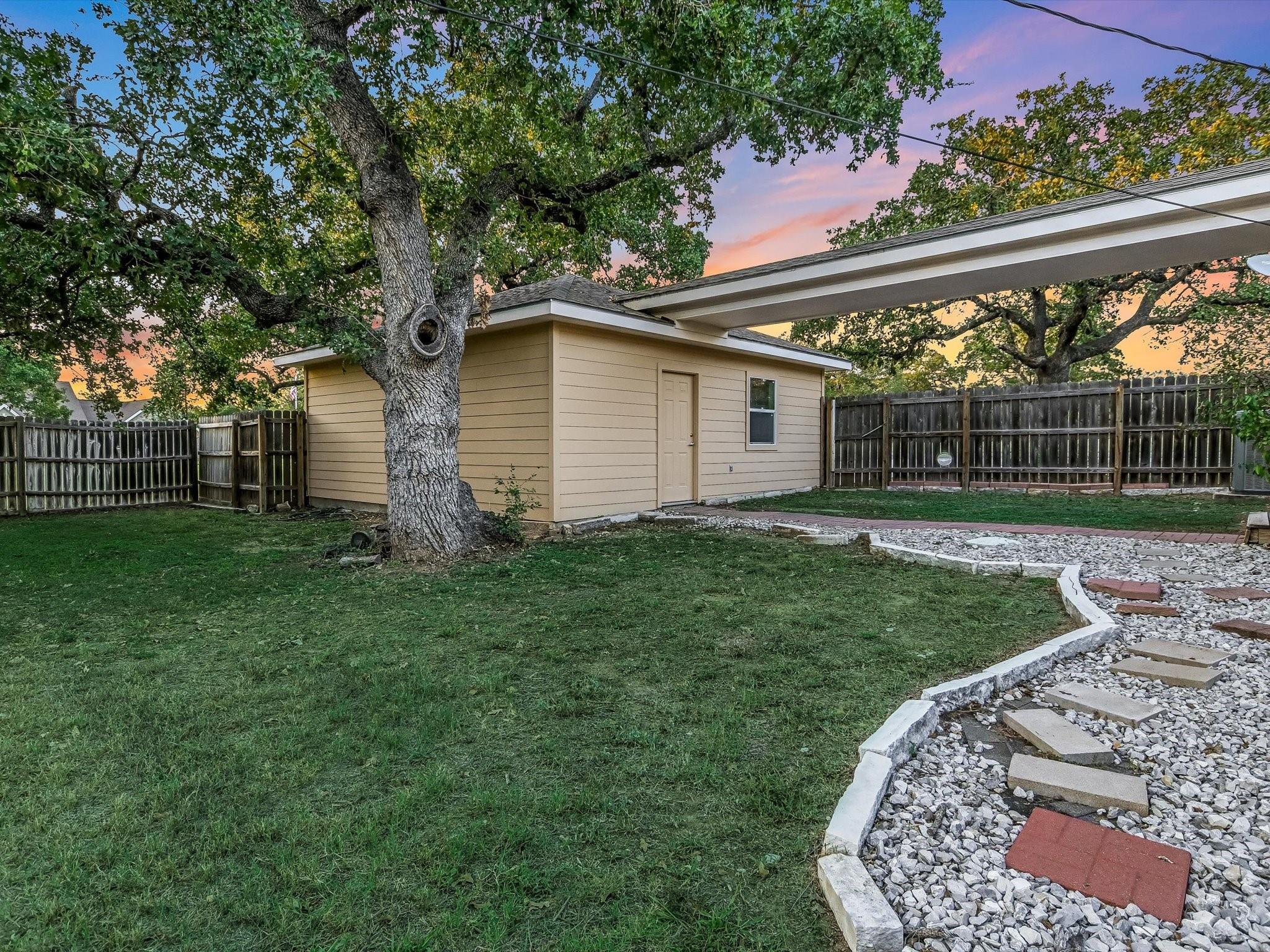 Marble Falls, Texas 78654, United States, 3 Bedrooms Bedrooms, ,2 BathroomsBathrooms,Residential,Pending,42756