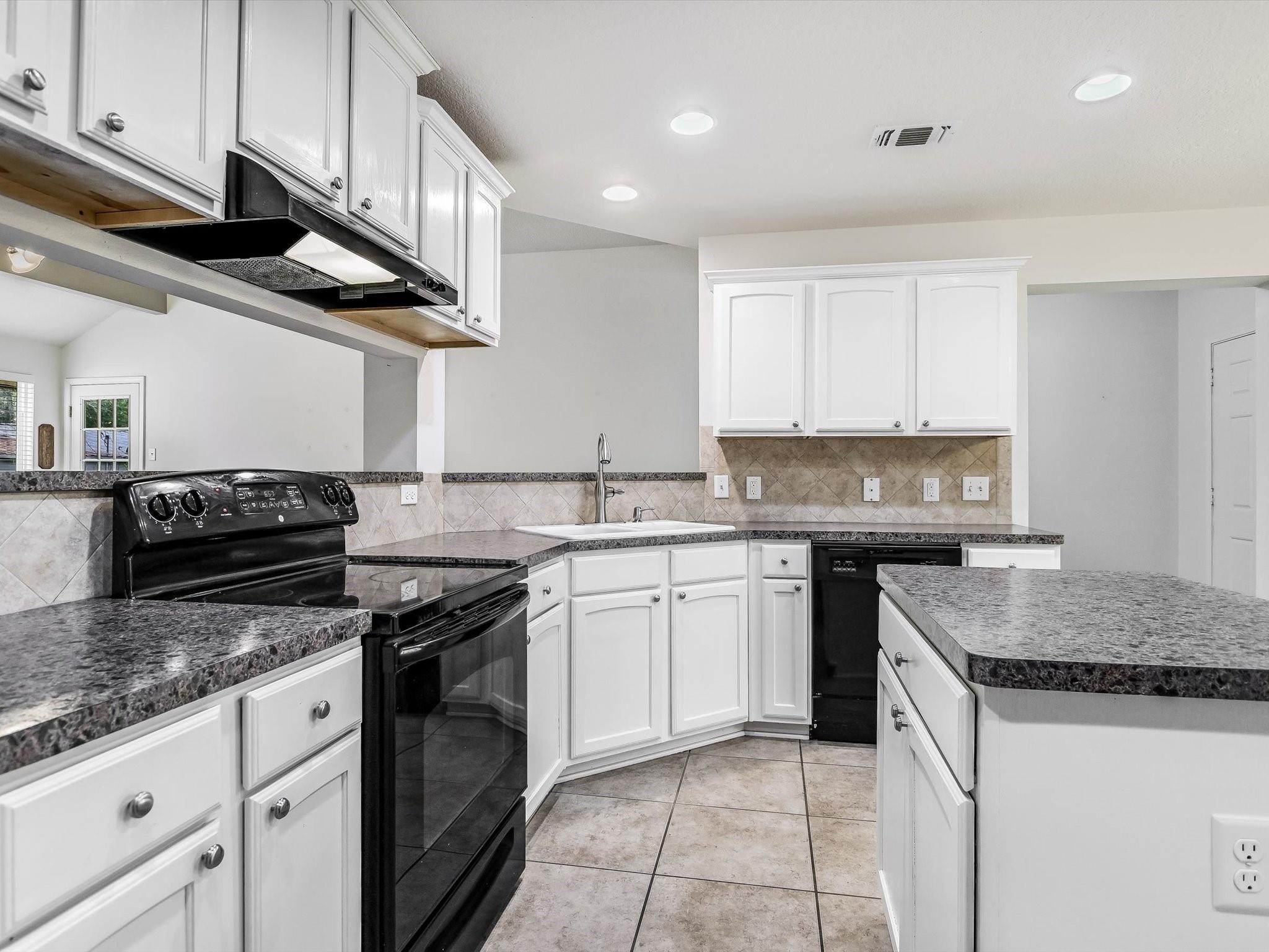 Marble Falls, Texas 78654, United States, 3 Bedrooms Bedrooms, ,2 BathroomsBathrooms,Residential,Pending,42756