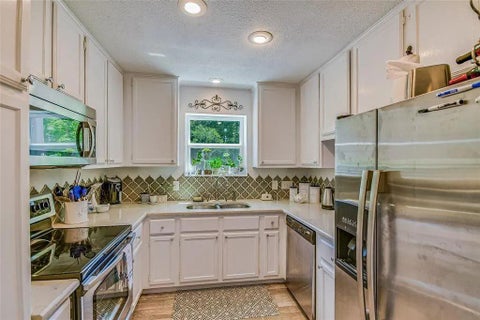 Photo of 6600 Valleyside RD #B8, Austin, TX 78731 (MLS # 5158467)