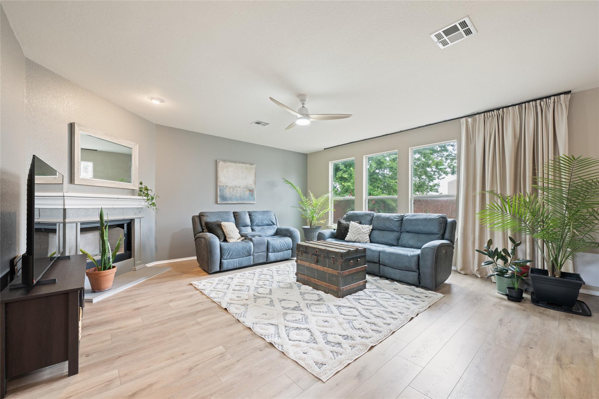 2405 Rachel CT