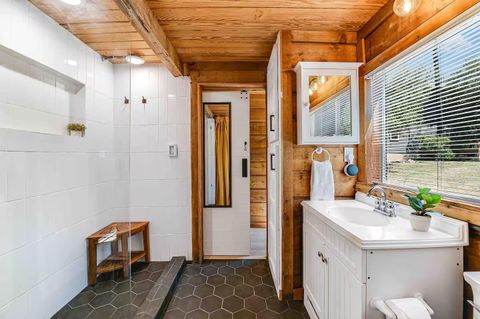 Tiny photo for 25404 Cove DR, Spicewood, TX 78669 (MLS # 4244074)