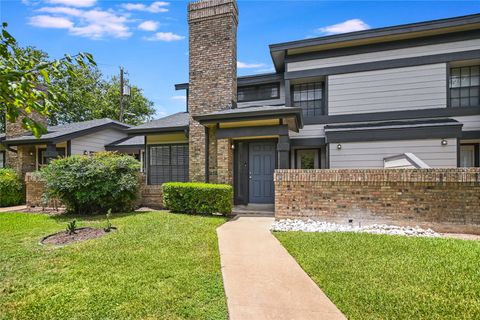 Photo of 1748 Ohlen RD #36, Austin, TX 78757 (MLS # 2574031) Photo of 1748 Ohlen RD #36, Austin, TX 78757 (MLS # 2574031)