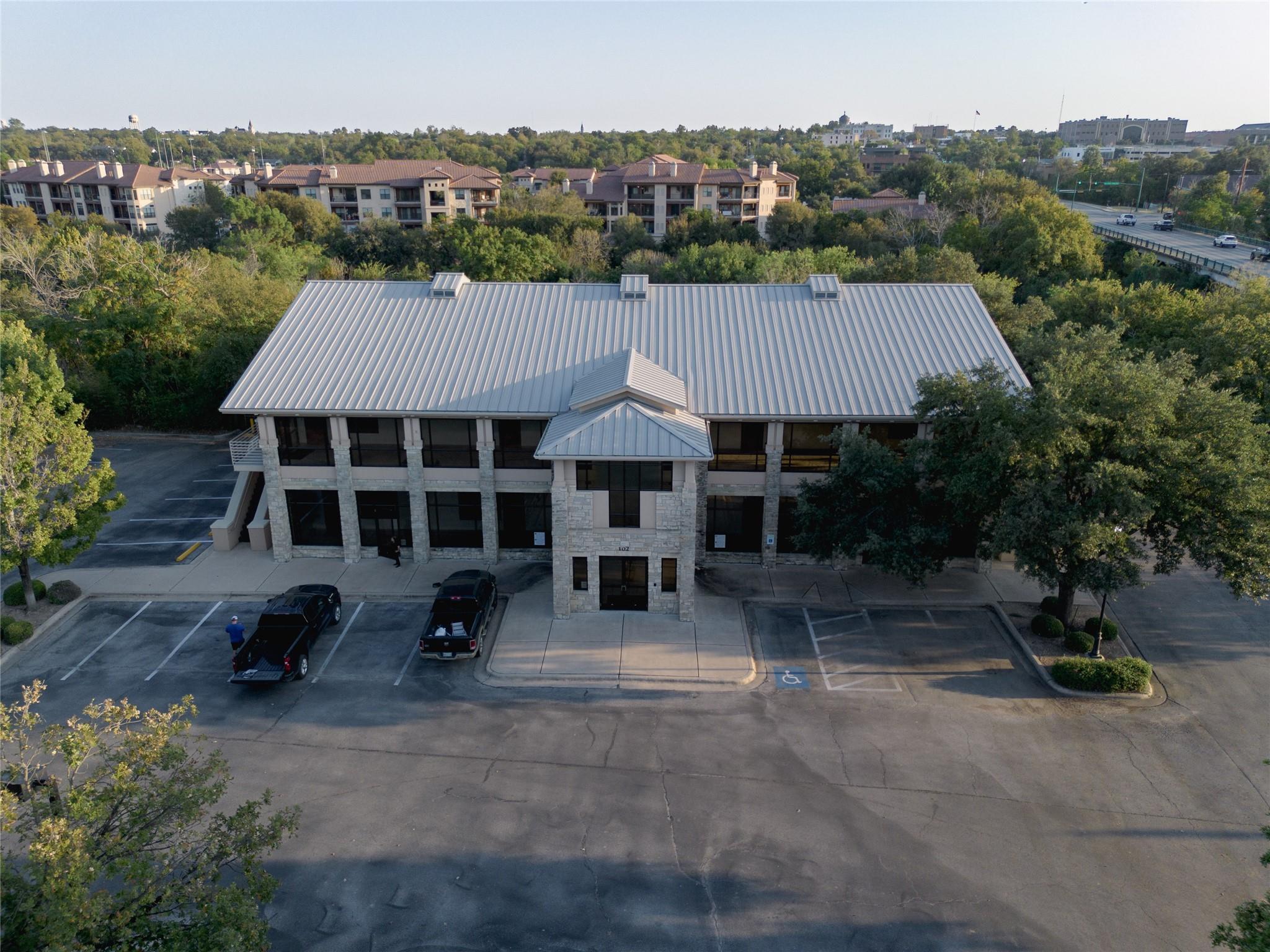 Photo 1 of 4 — 102 W Morrow ST, Georgetown, TX 78626