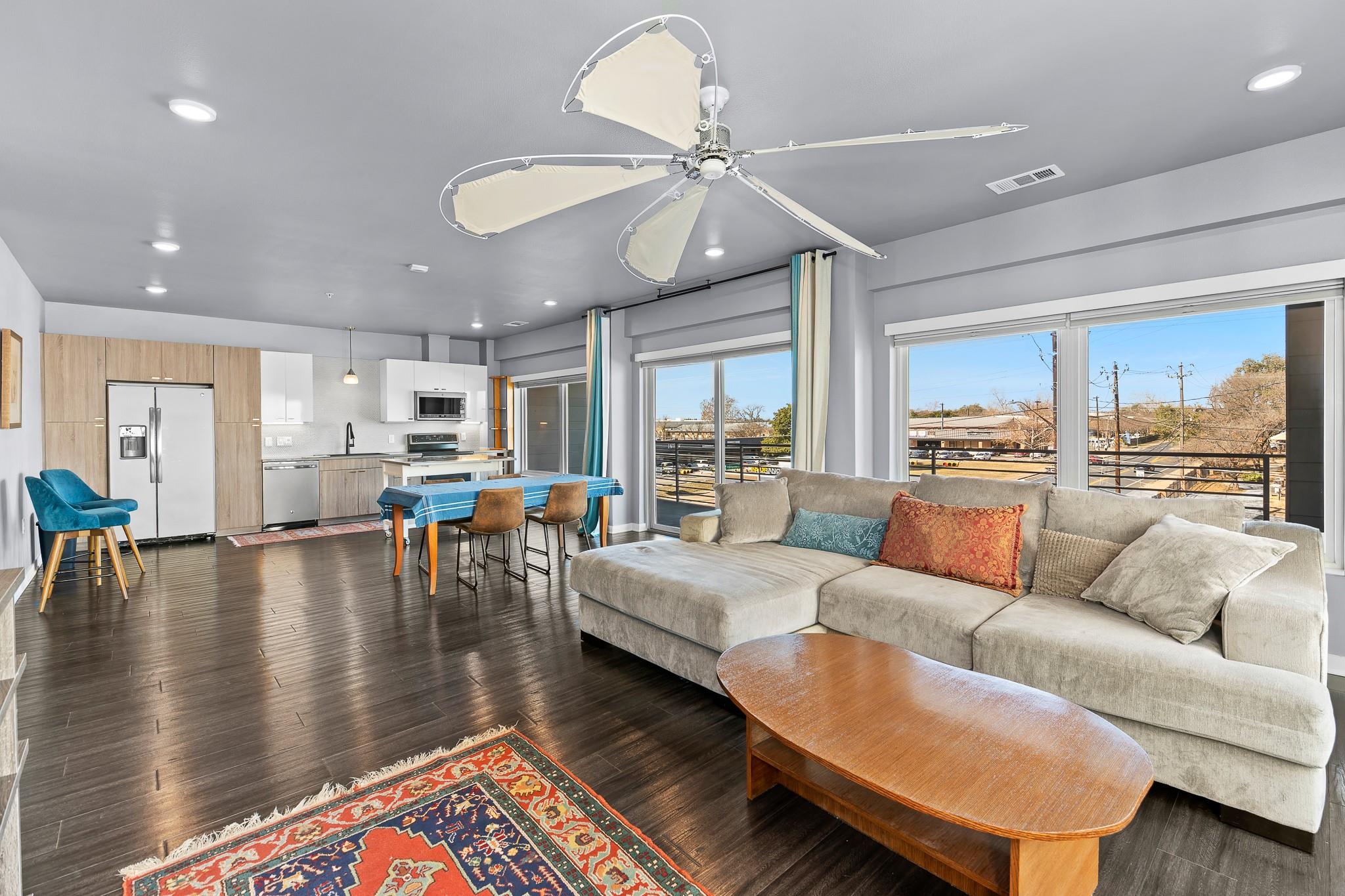 4361 S Congress Ave 301