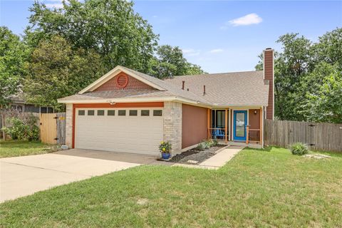 Photo of 12319 Emery Oaks RD, Austin, TX 78758 (MLS # 3058893)