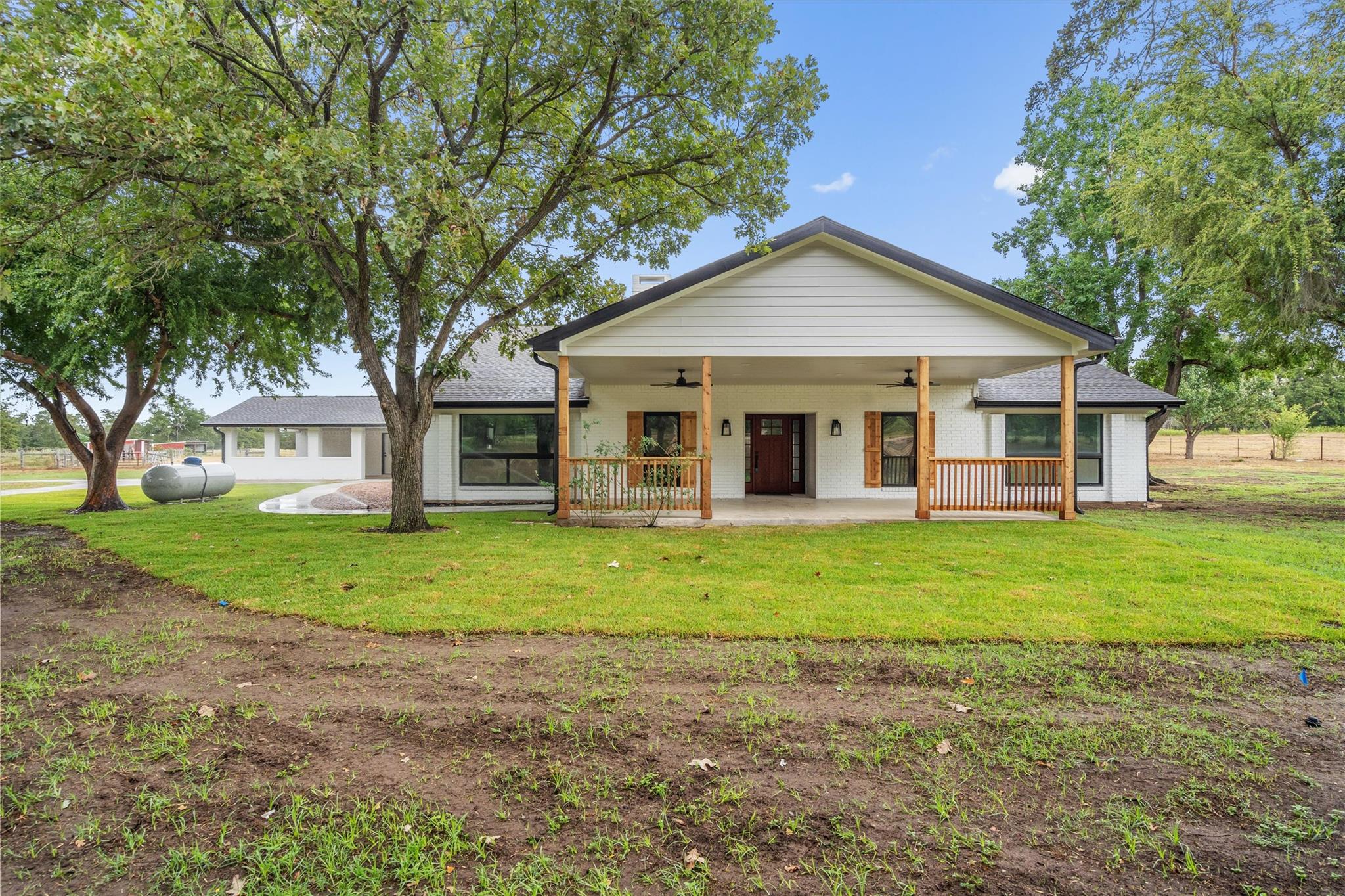 1037 Western Hills RD