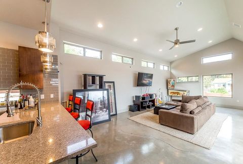 Tiny photo for 2501 E 9th ST, Austin, TX 78702 (MLS # 6661358)