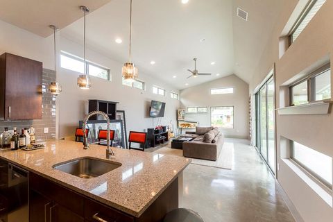 Tiny photo for 2501 E 9th ST, Austin, TX 78702 (MLS # 6661358)