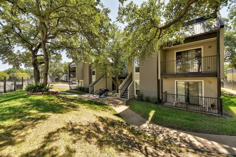 Photo of 935 La Posada DR #213, Austin, TX 78752 (MLS # 9704869)