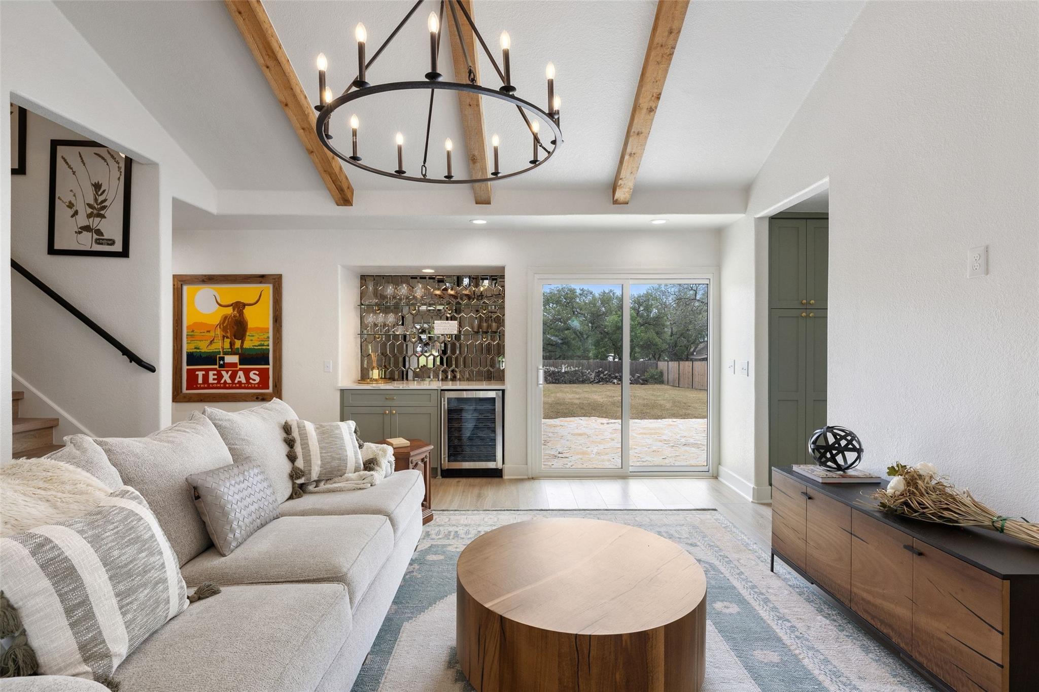 607 Liveoak DR