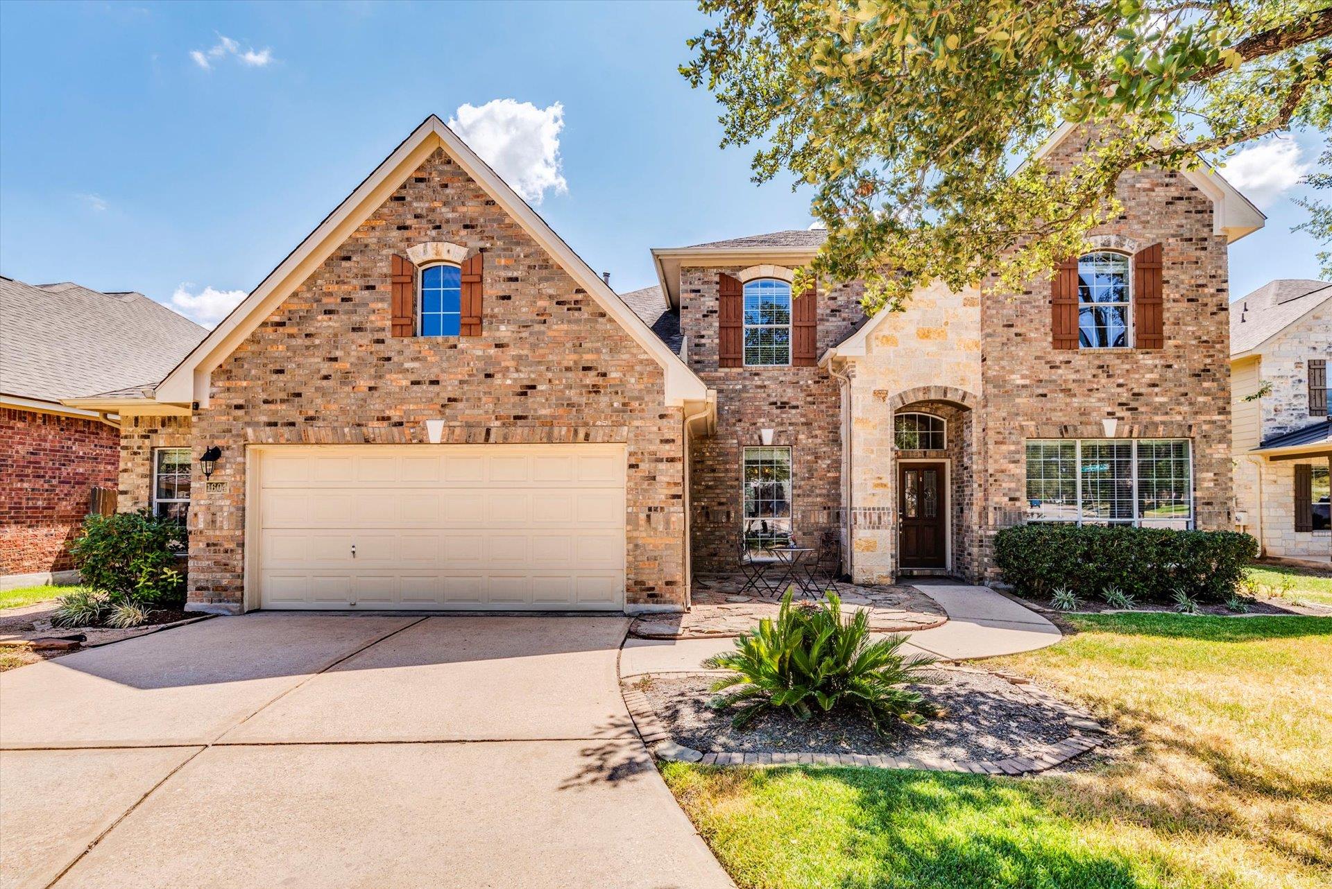 1604 Hughes DR