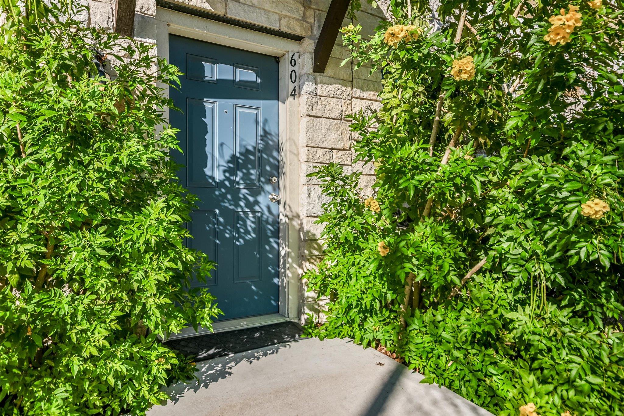 516 E Slaughter LN 604