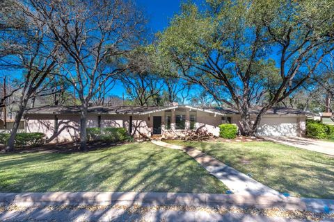 Photo of 2 Randolph Pl Pl, Austin, TX 78746 (MLS # 2238298)