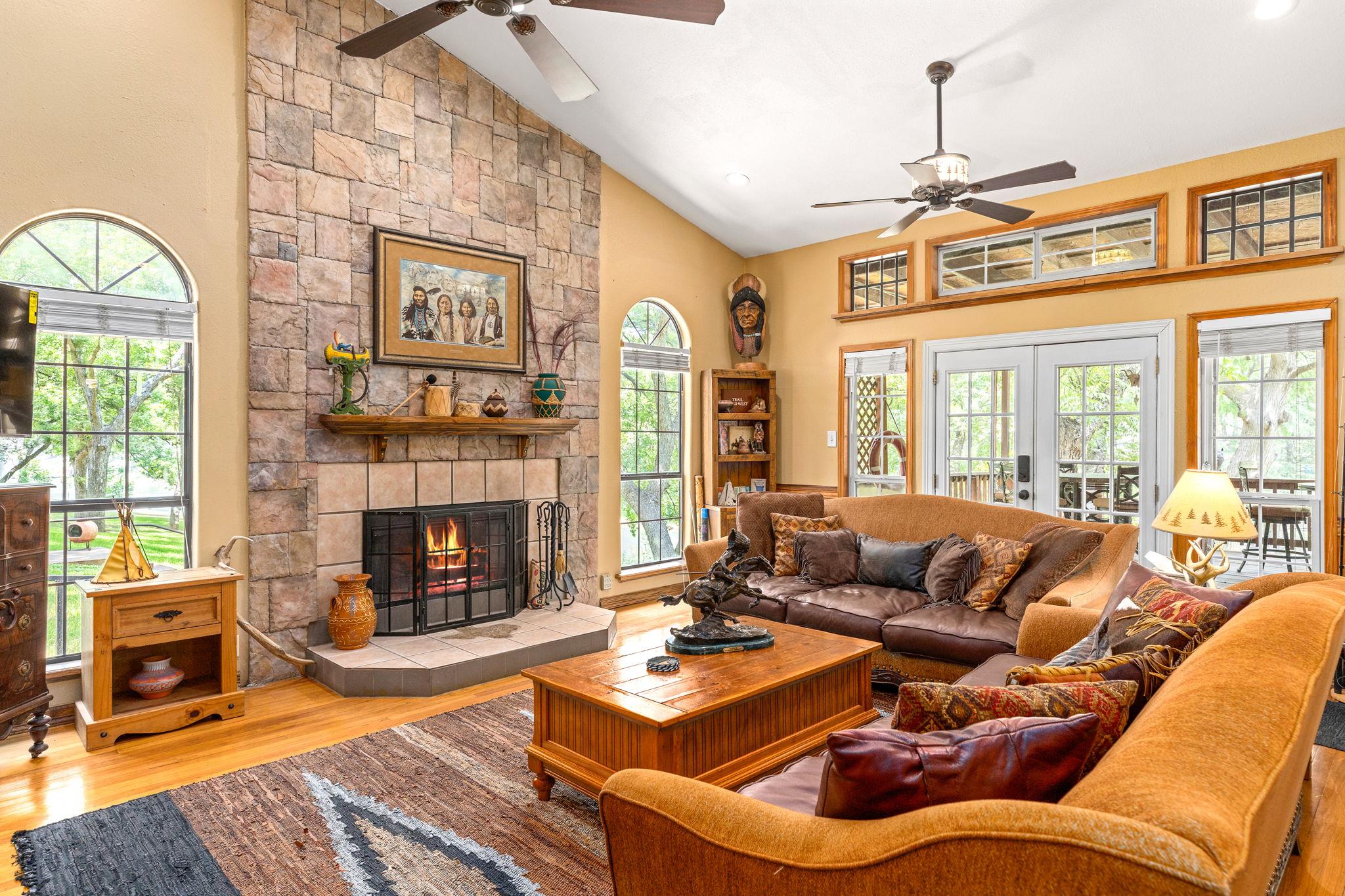 1806 Ponderosa DR