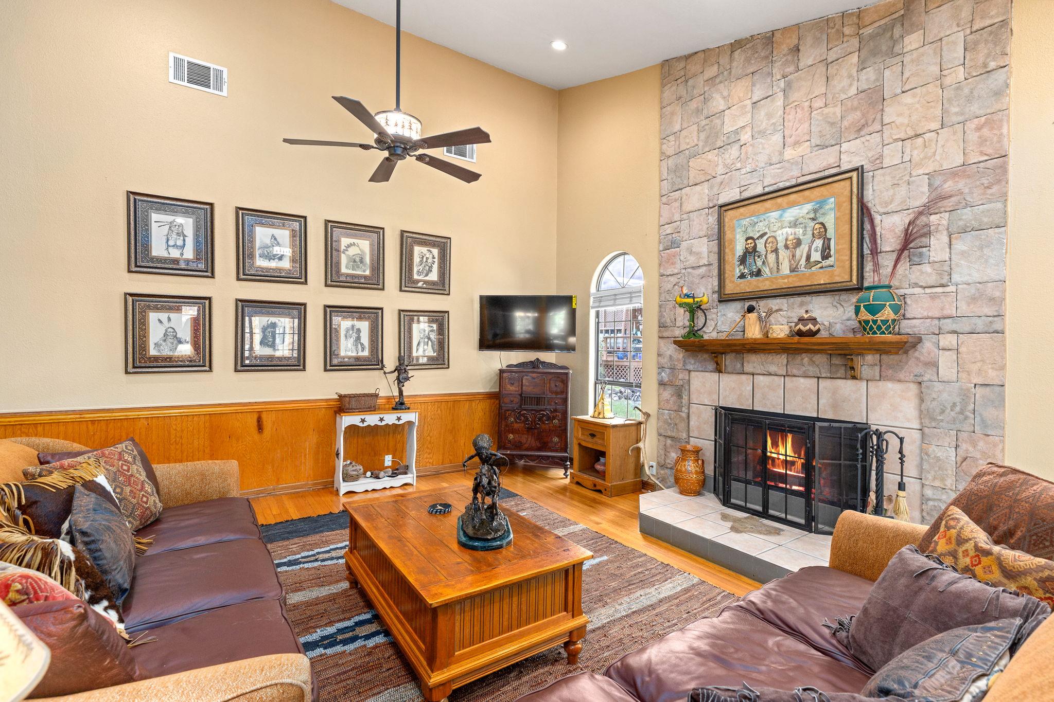 1806 Ponderosa DR