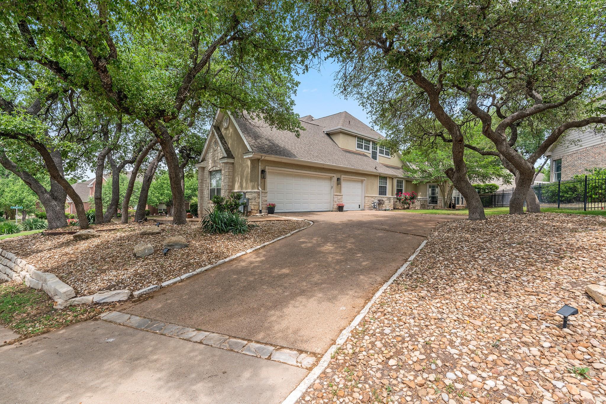 2128 Hilton Head DR