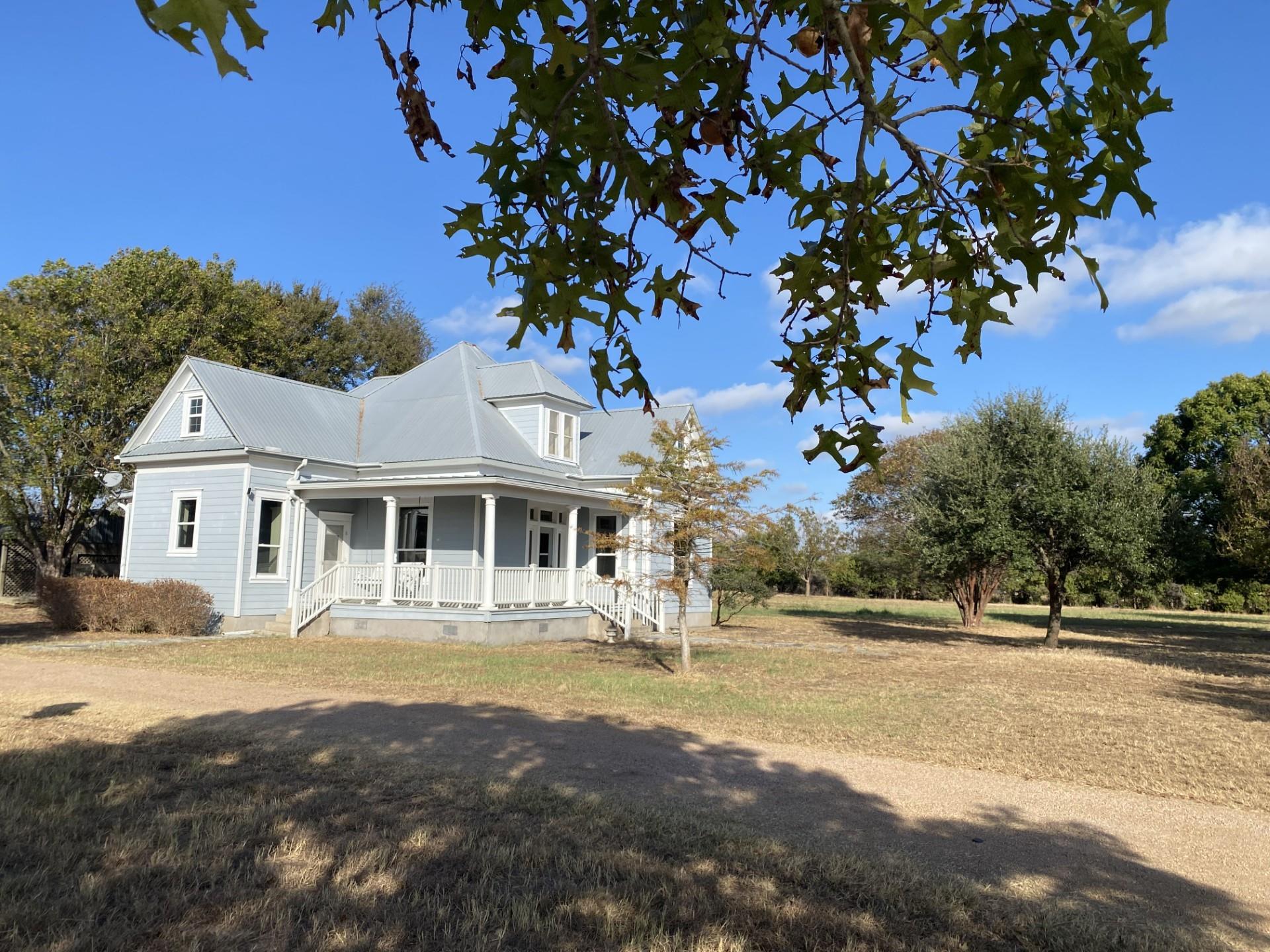 555 EASTVIEW DR