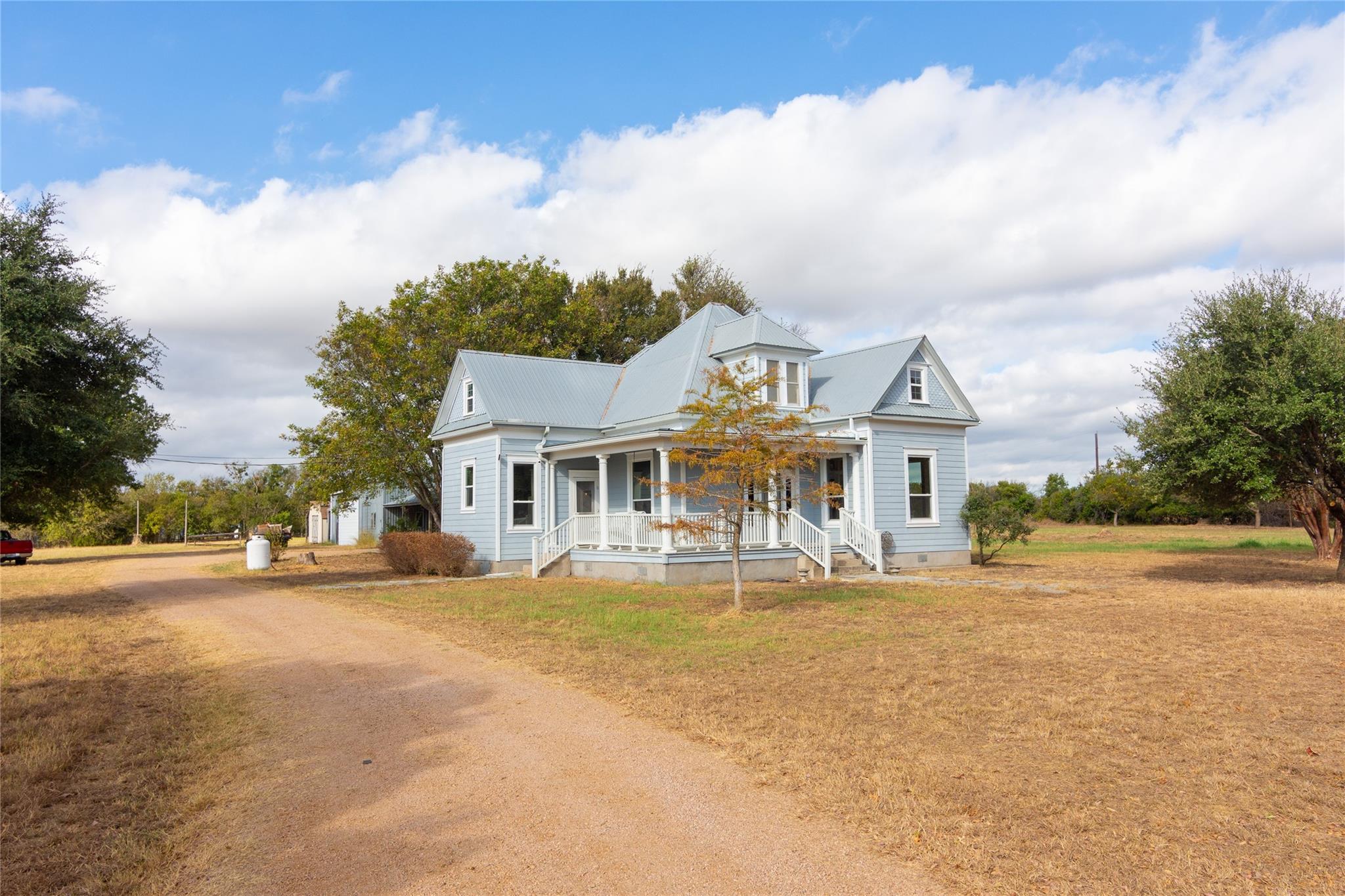 555 EASTVIEW DR