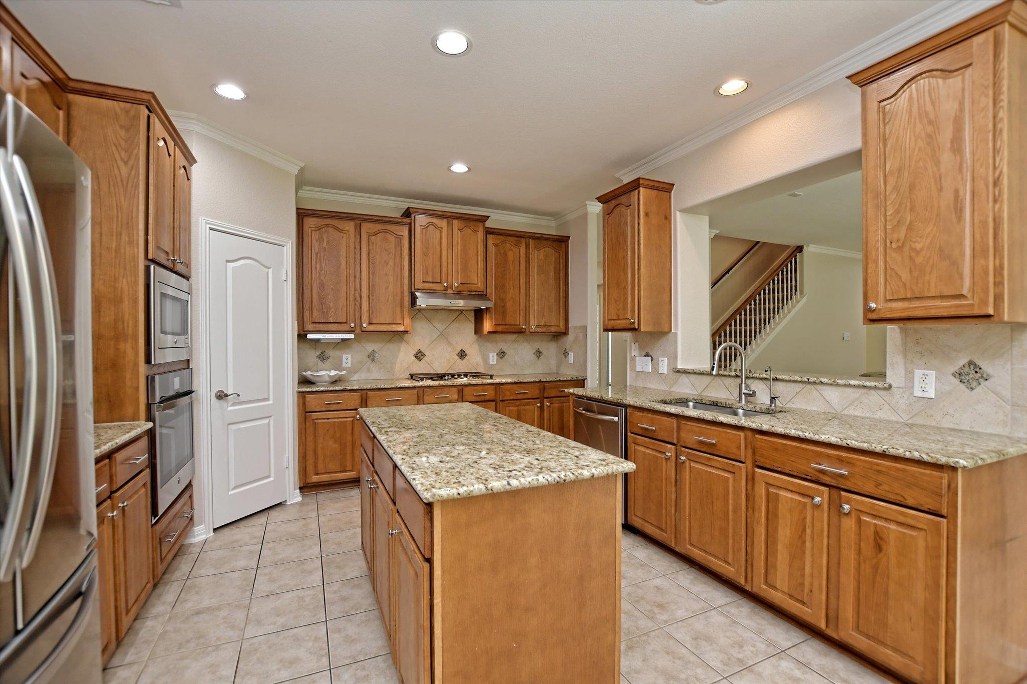 2805 Chatelle DR