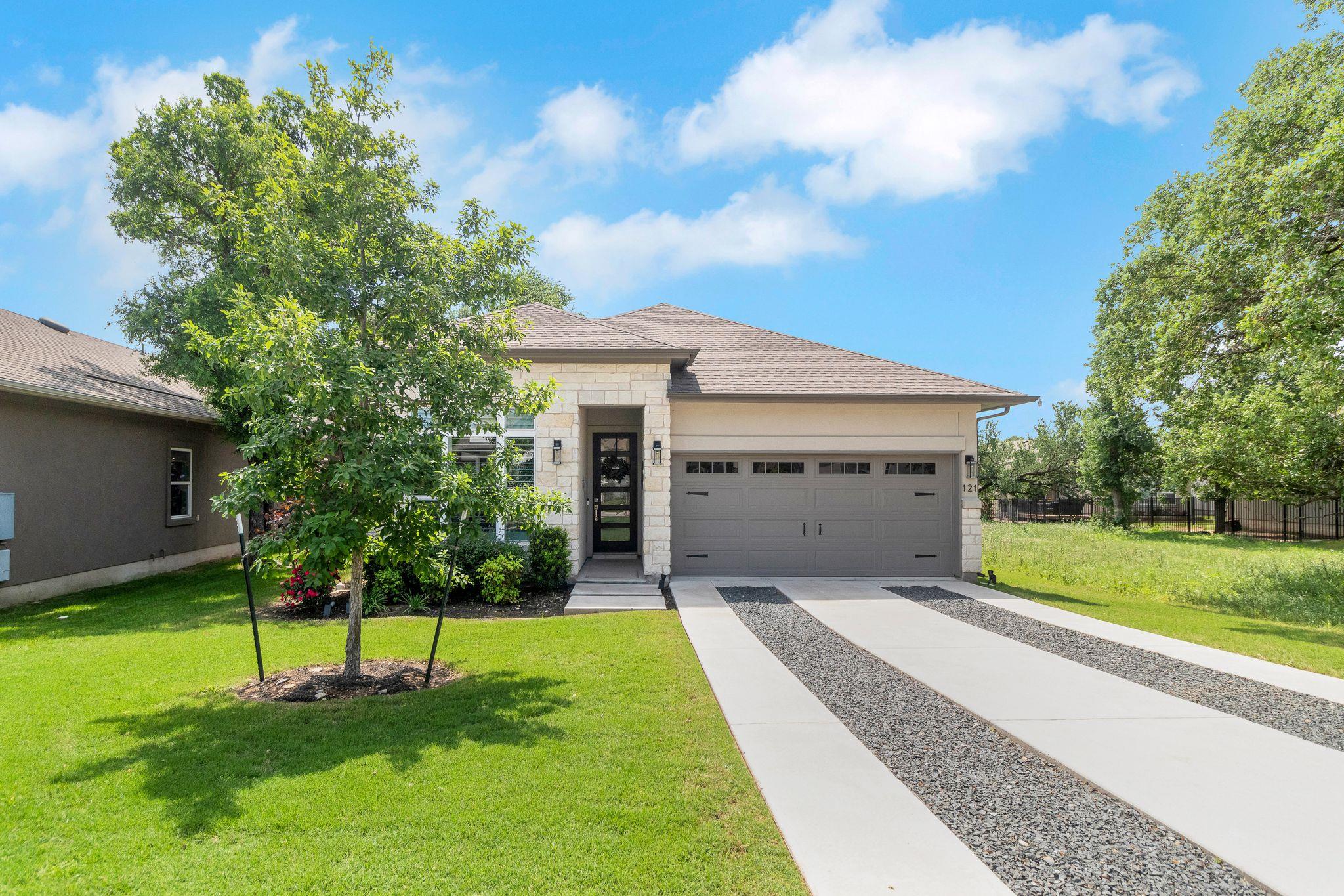 121 Monterey Oak TRL