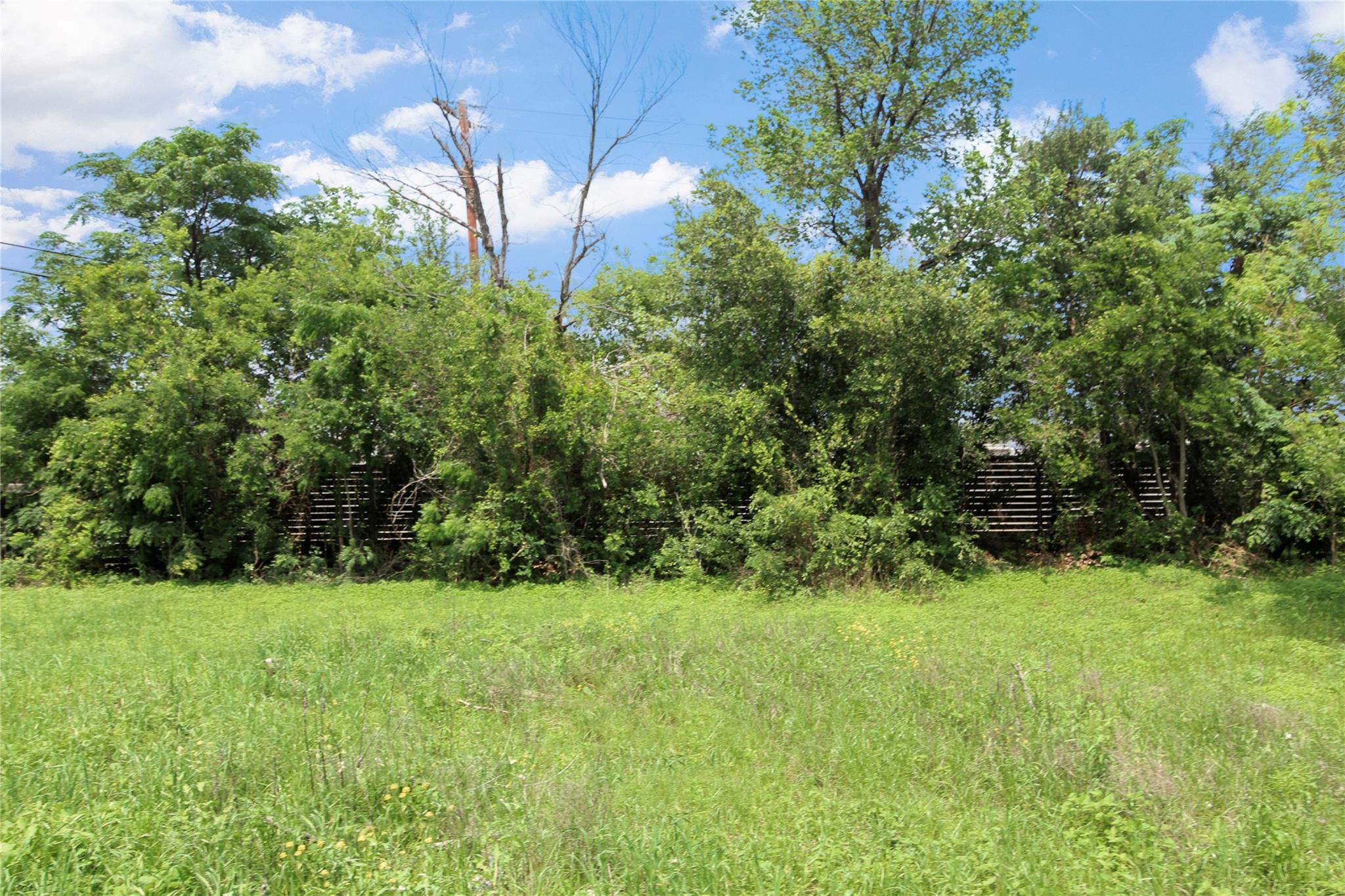 633 Uhland RD