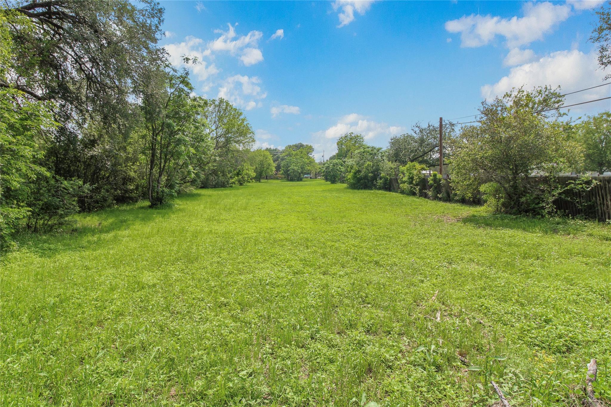 633 Uhland RD