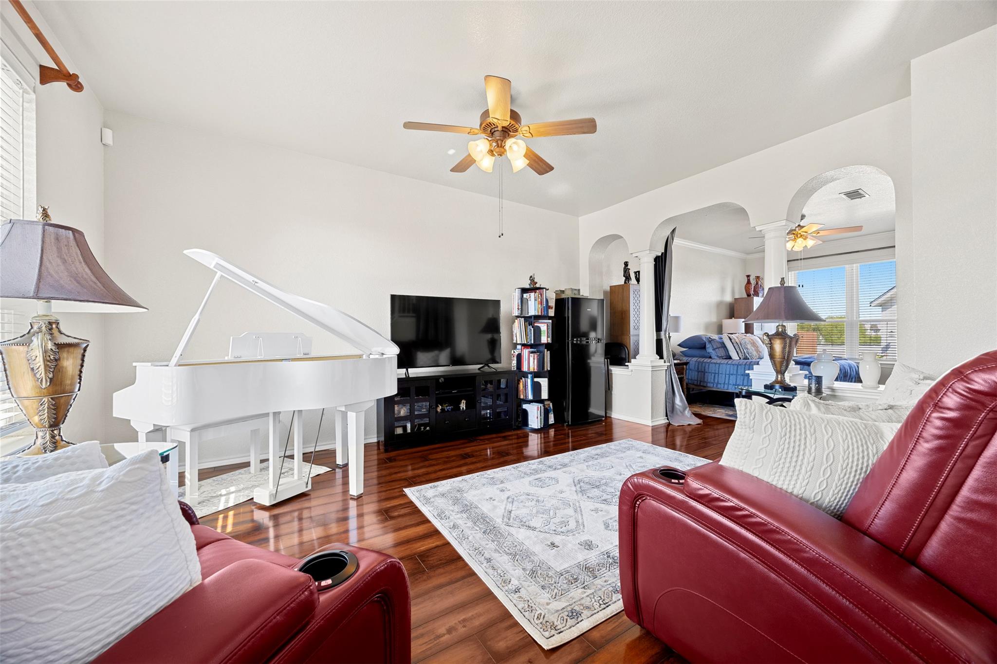 1911 Schorn DR