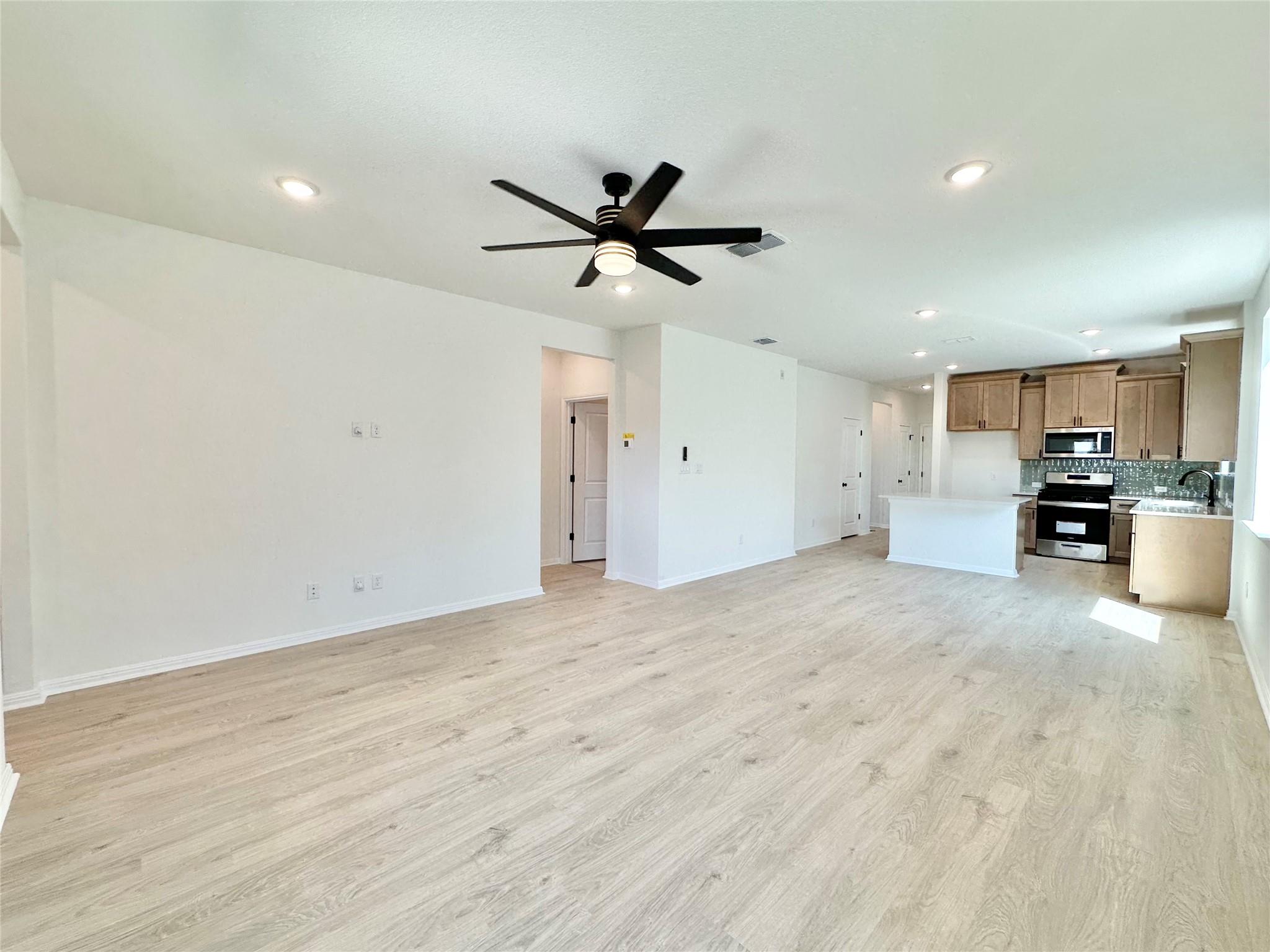 209 Greeneyes WAY