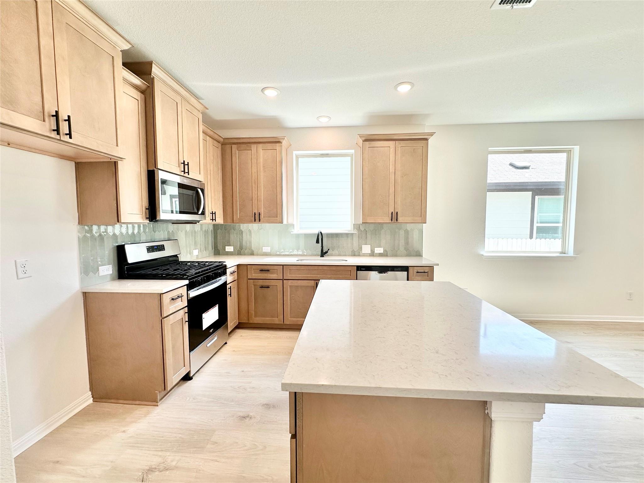 209 Greeneyes WAY