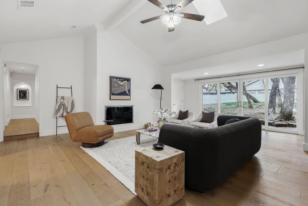 Photo of 3112 Eanes CIR, Austin, TX 78746 (MLS # 6410230)