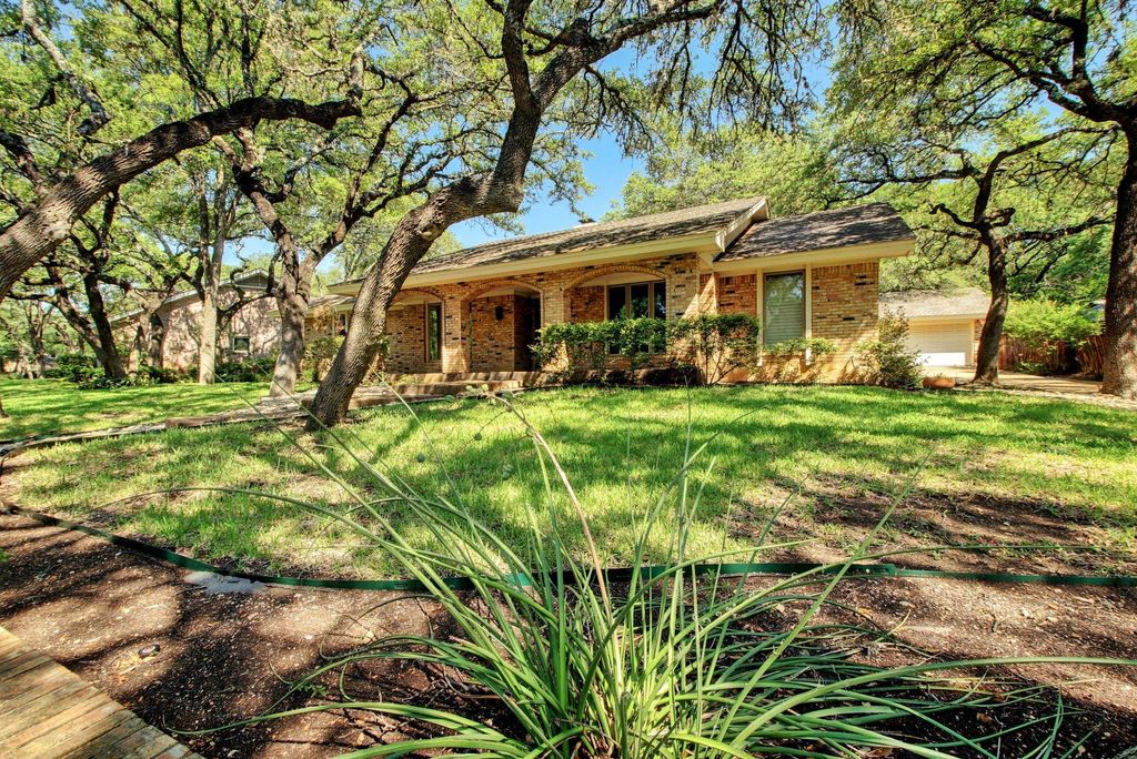 Photo of 3112 Eanes CIR, Austin, TX 78746 (MLS # 6410230)