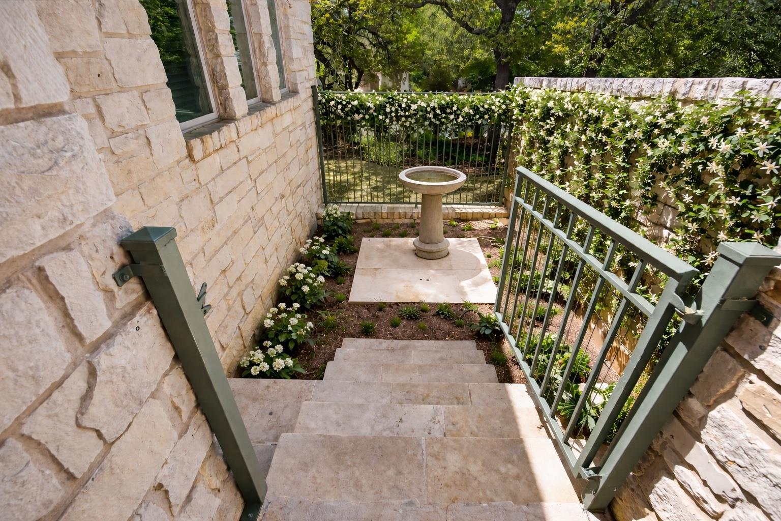 2305 BARTON CREEK BLVD 39