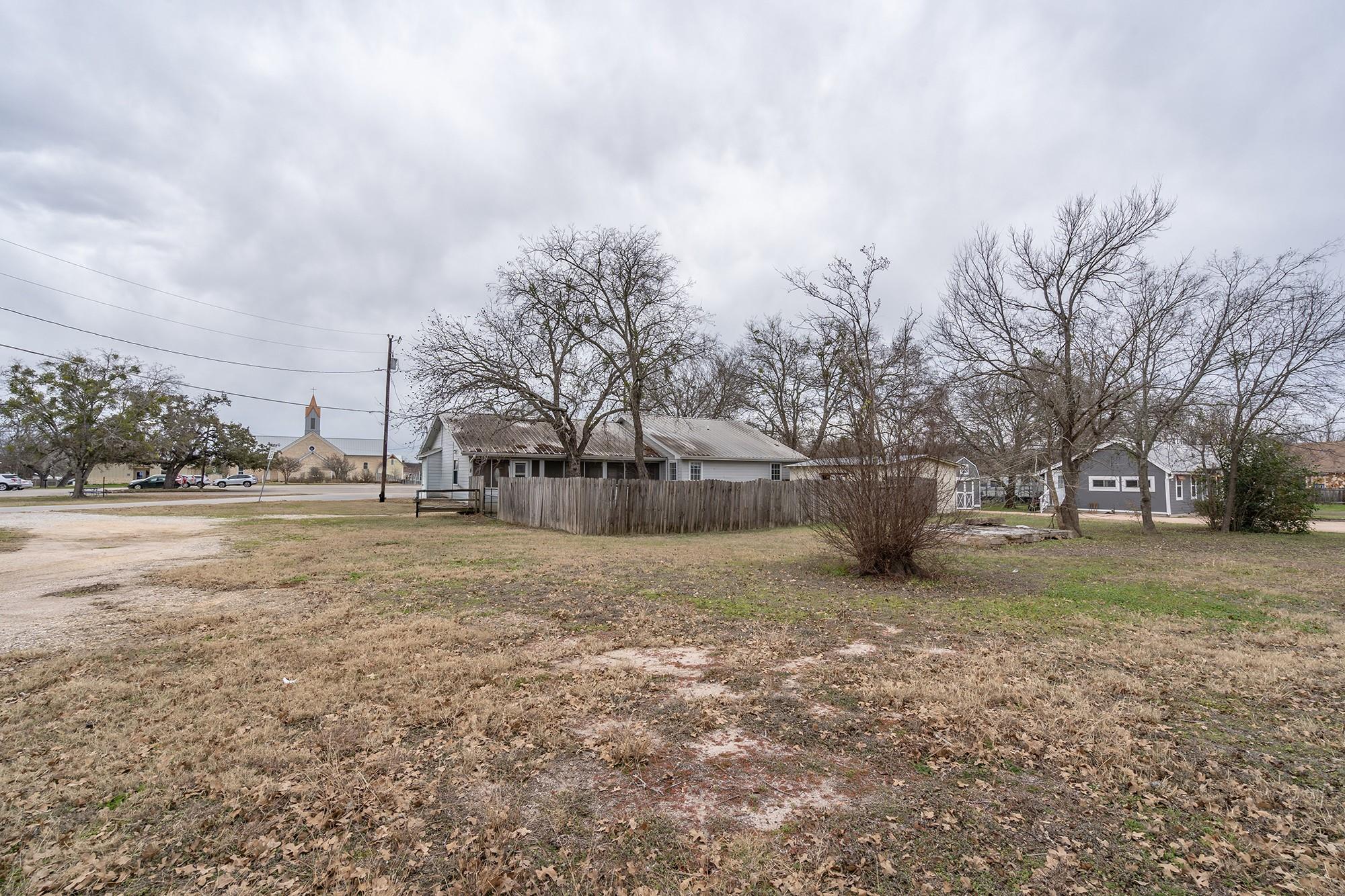 205 E Myrtle LN