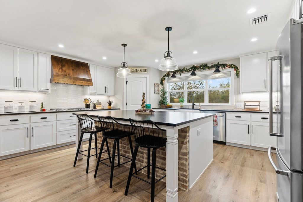 Photo of 4400 County Road 123, Round Rock, TX 78664 (MLS # 3238865)