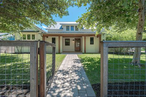 Photo of 5805 Chesterfield Ave, Austin, TX 78752 (MLS # 1056855)