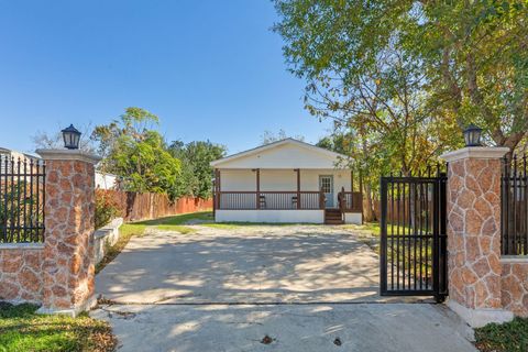 Photo of 13907 Tophill CIR, Pflugerville, TX 78660 (MLS # 1804111)