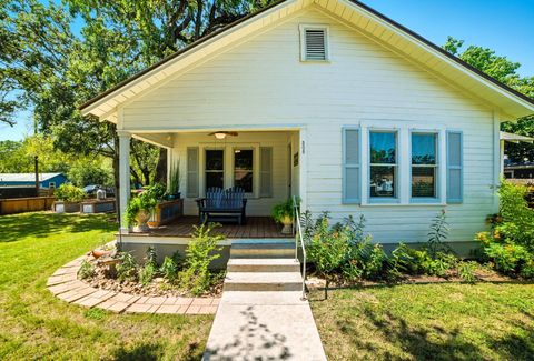 Photo of 508 S Vandeveer ST, Burnet, TX 78611 (MLS # 9164746)
